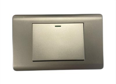 گھریلو آؤٹ لیٹ سوئچ